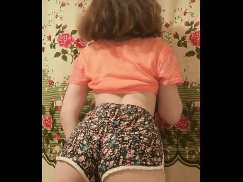 ❤️ Sexy junges Babe zieht ihre Shorts vor der Kamera aus ️ Porn video bei de.xxxifuck.ru ❌️❤