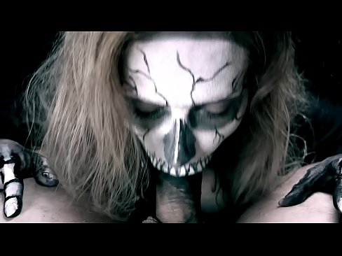 ❤️ Dämonenmädchen lutscht Schwanz mit ihrem schwarzen Mund und schluckt Sperma. ️ Porn video bei de.xxxifuck.ru ❌️❤